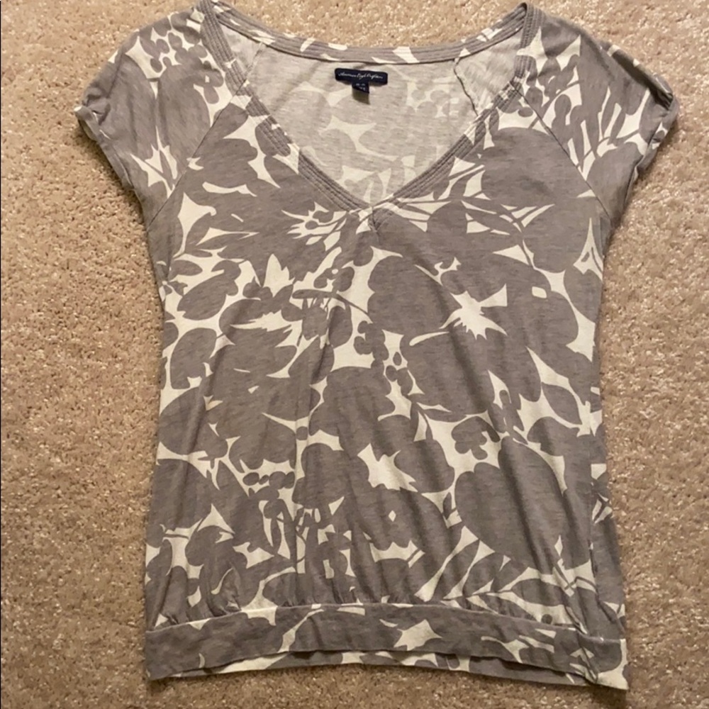 American Eagle V-neck